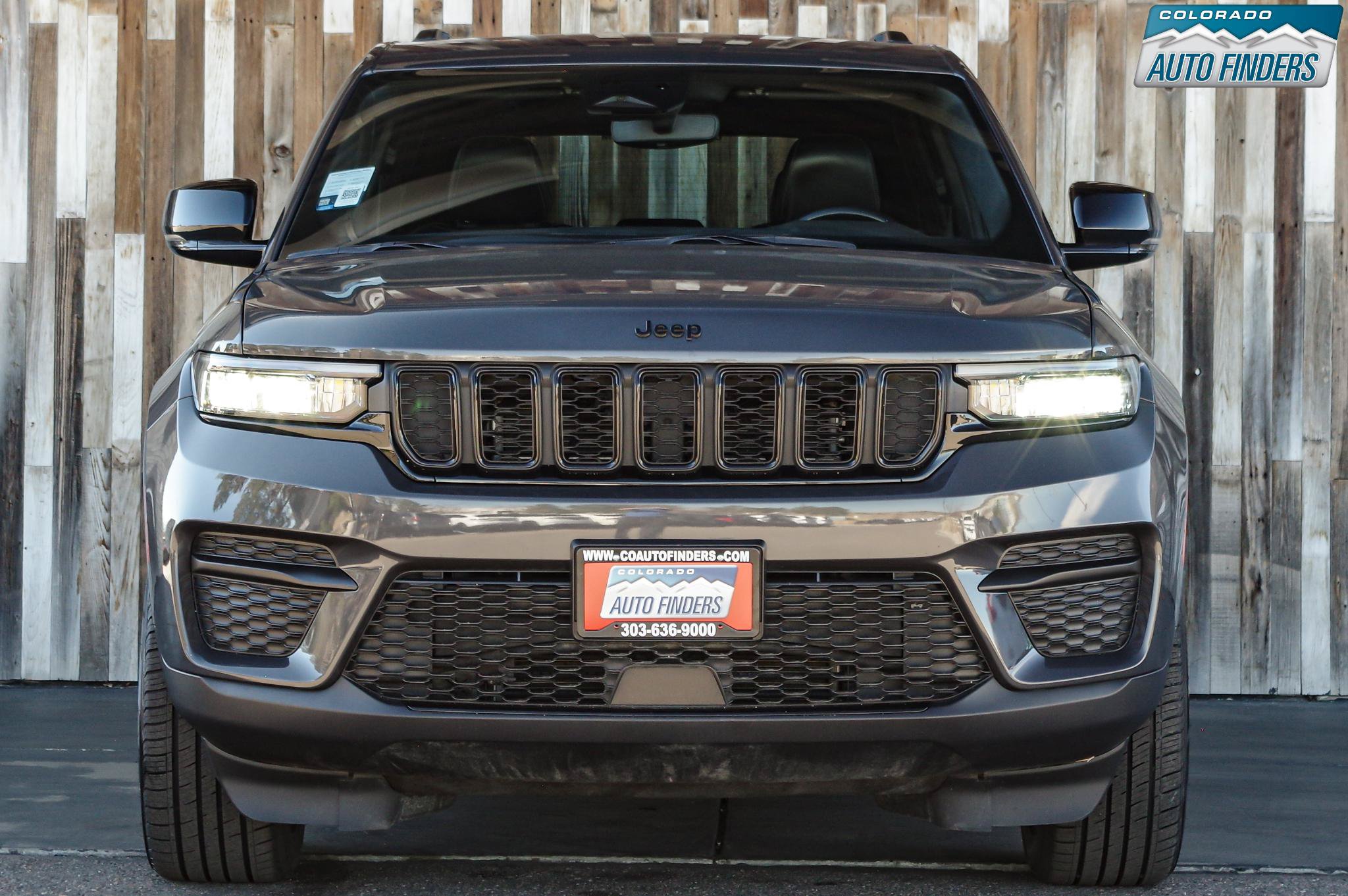 Used 2023 Jeep Grand Cherokee Altitude AWD/4WD image 6