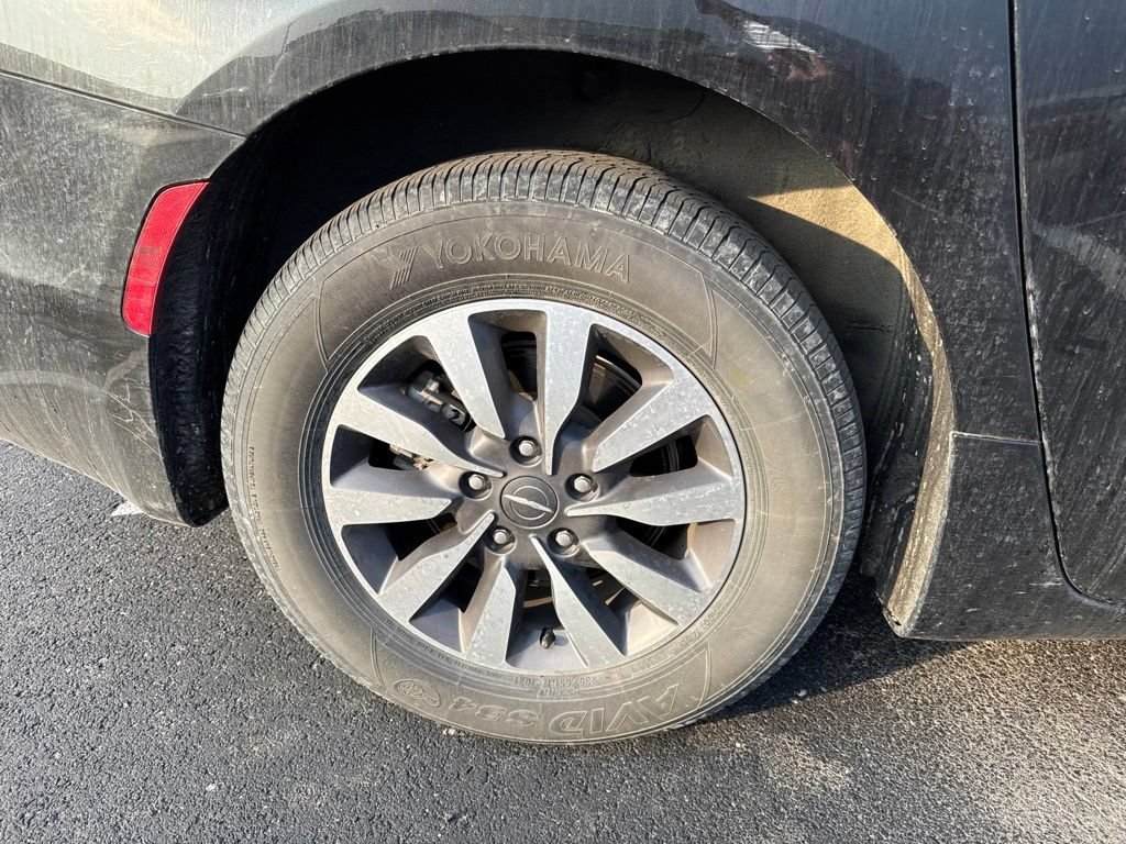 Used 2022 Chrysler Pacifica Limited FWD image 5