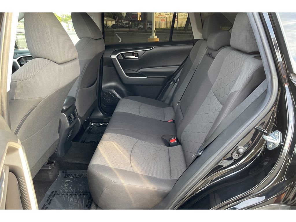 Used 2021 Toyota RAV4 XLE w/ Carpet Mat Package (TMS) image 15