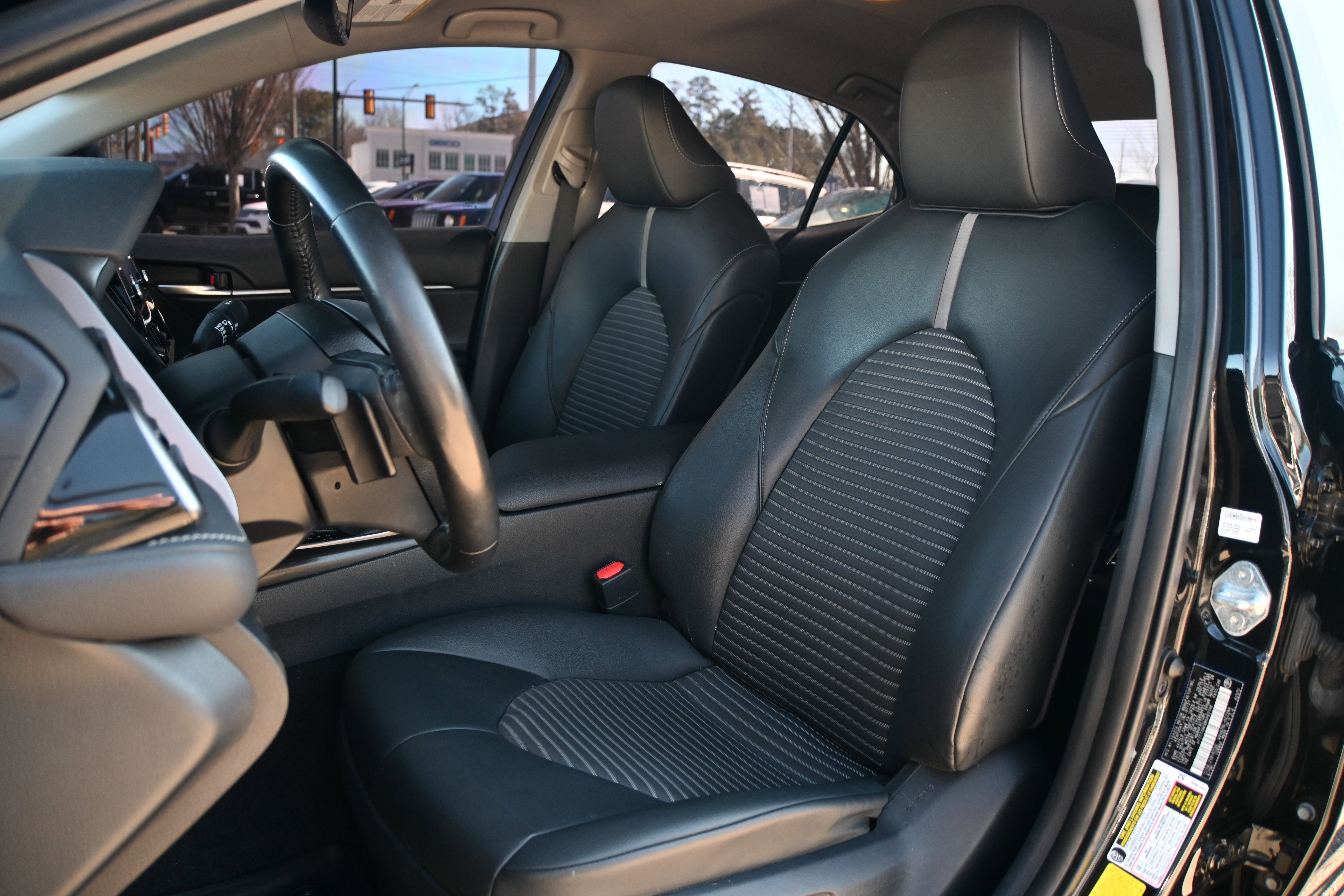 Used 2021 Toyota Camry SE w/ Convenience Package image 7