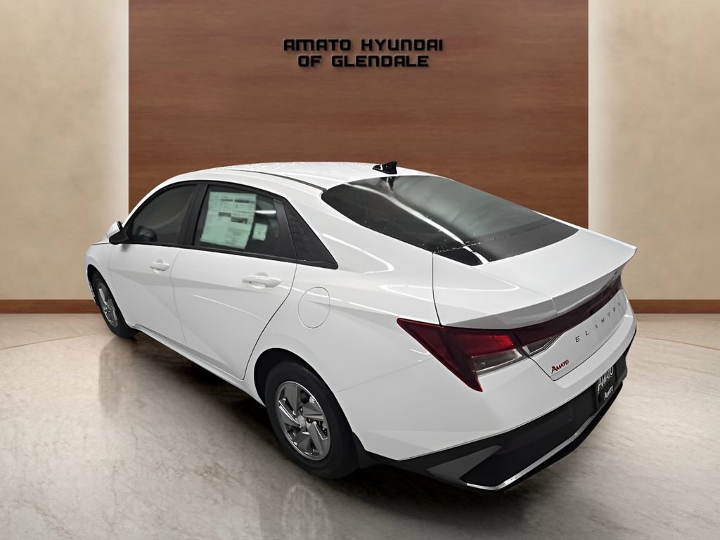 New 2026 Hyundai Elantra SE FWD image 4