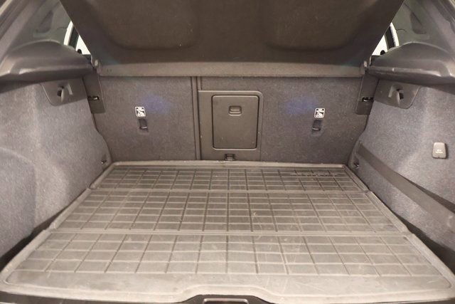 Used 2020 Volvo XC40 T5 Momentum w/ Protection Package image 26