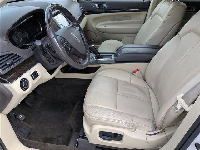 Used 2013 Lincoln MKT AWD image 17