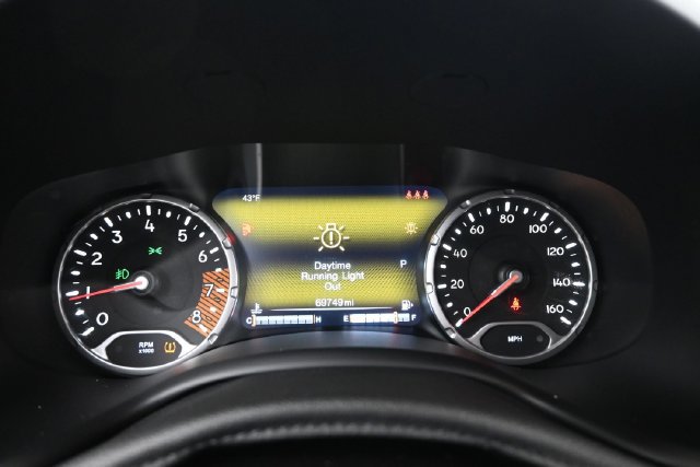 Used 2019 Jeep Renegade Trailhawk AWD/4WD image 15