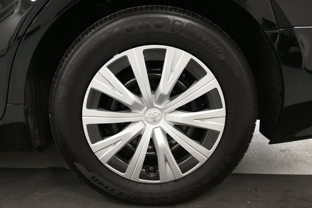Used 2022 Toyota Camry LE FWD image 29
