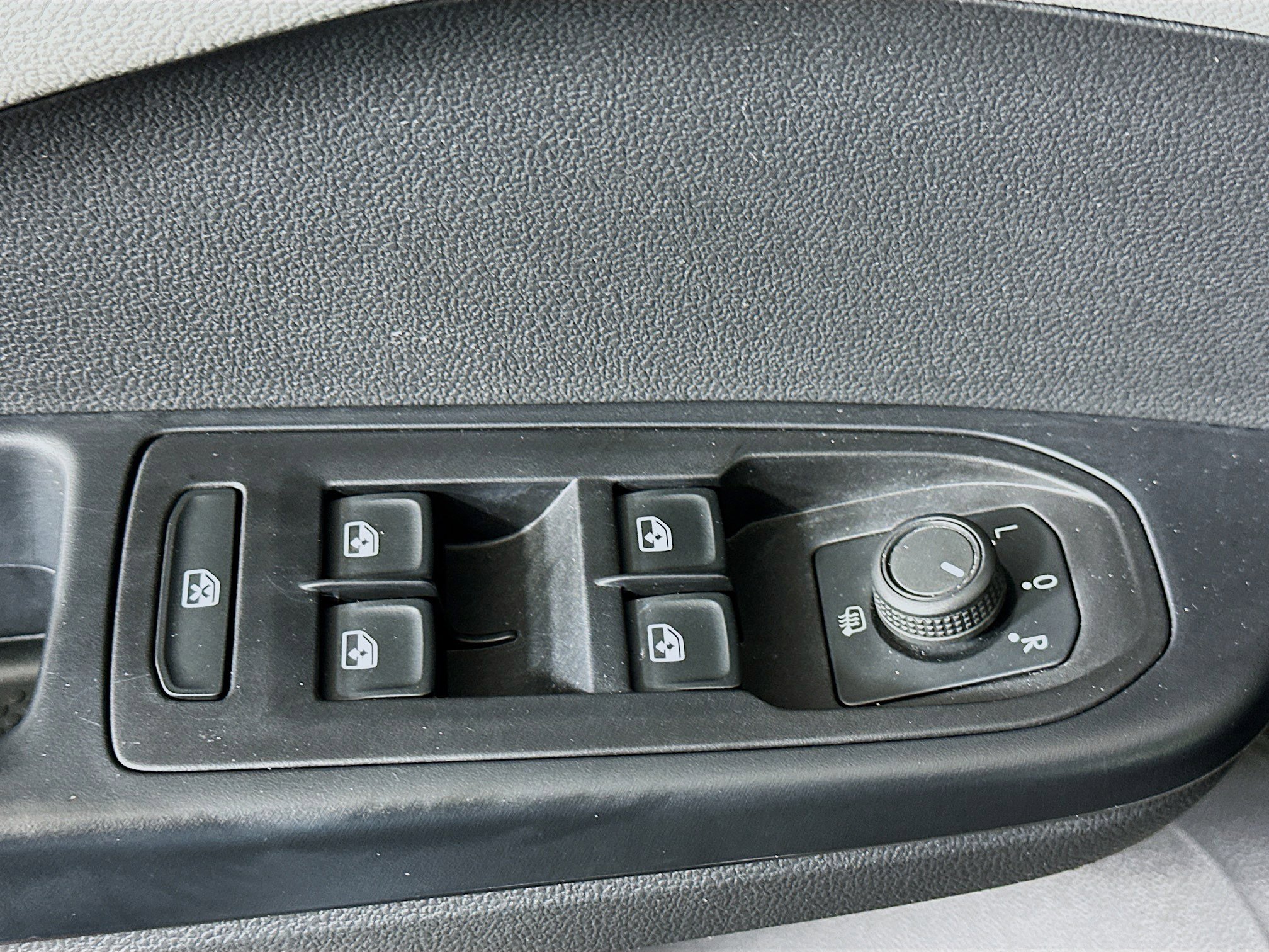 Used 2024 Volkswagen Taos SE image 15