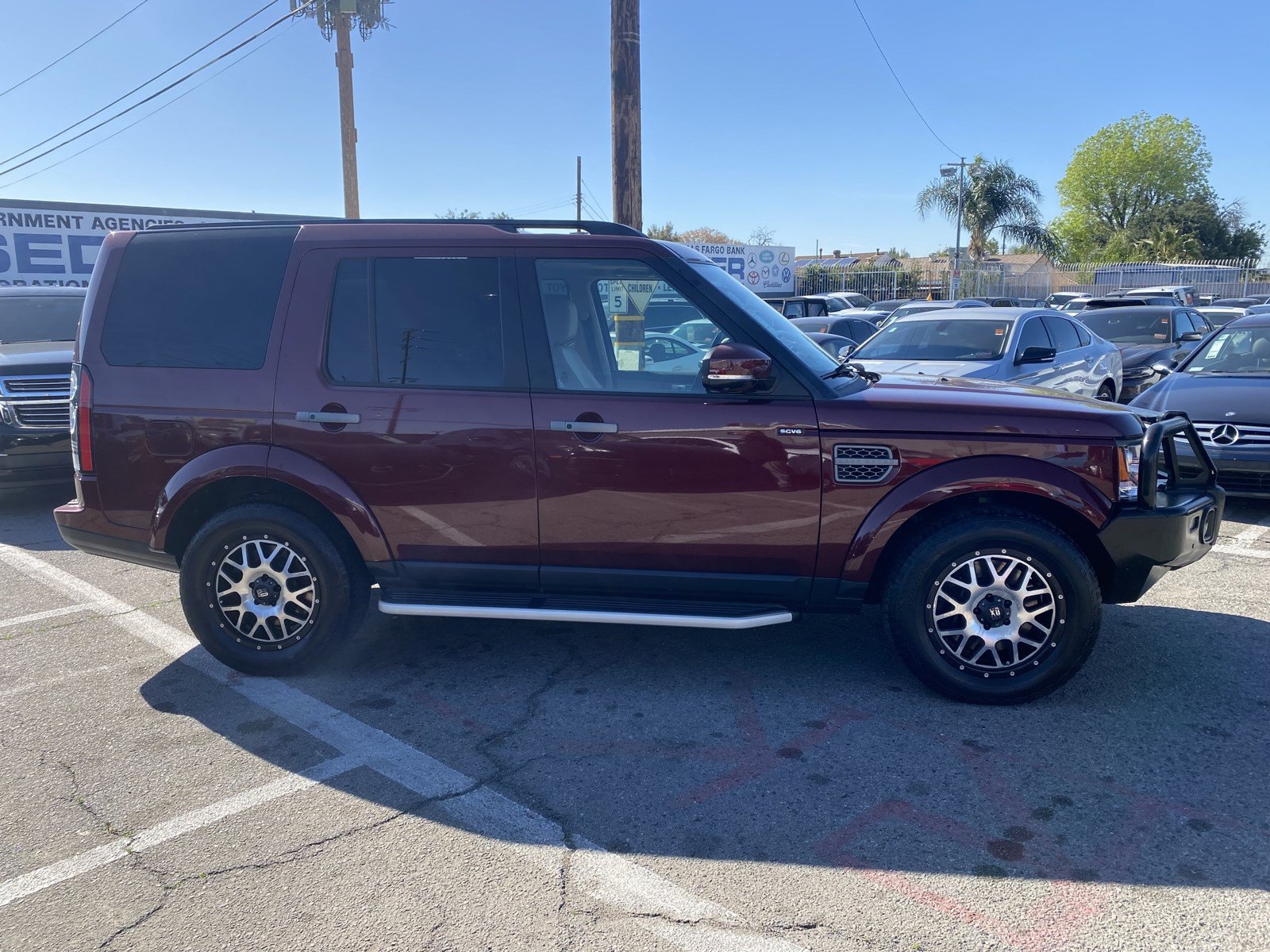 Used 2016 Land Rover LR4 HSE Silver Edition AWD/4WD image 9
