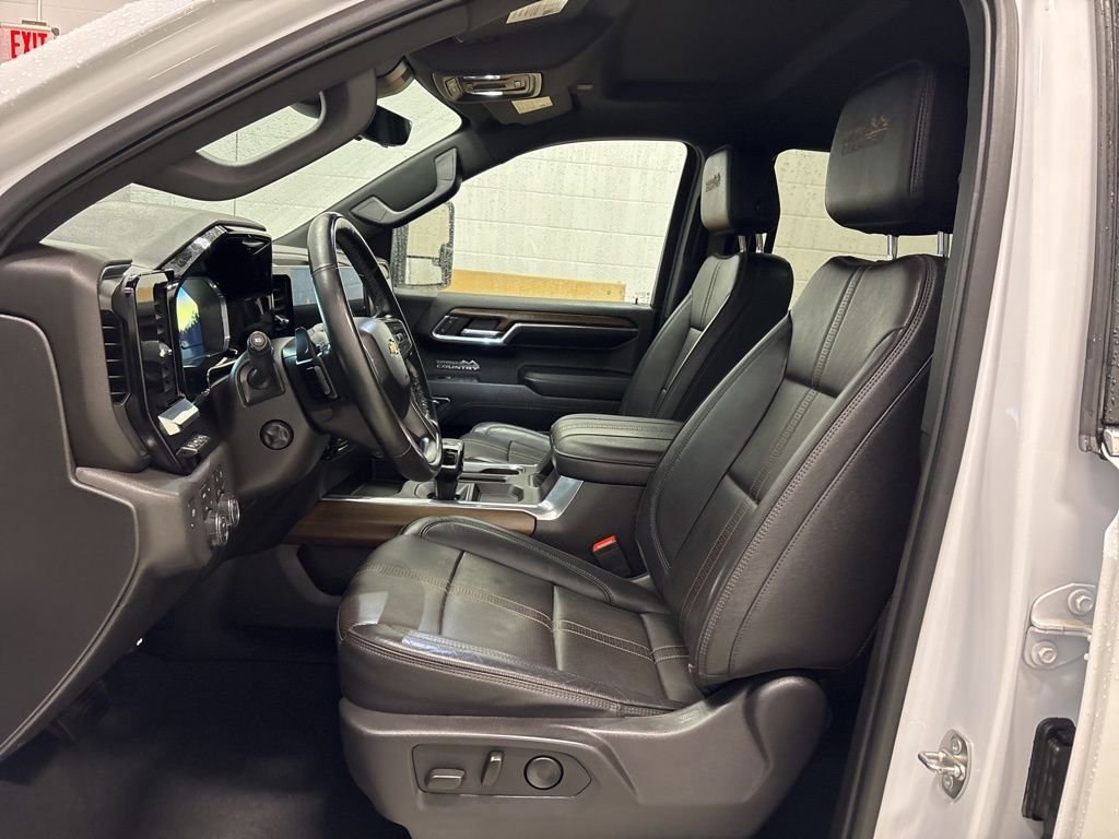 Used 2024 Chevrolet Silverado 1500 High Country w/ Technology Package AWD/4WD image 17