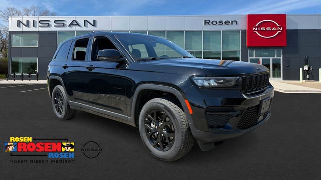 Used 2025 Jeep Grand Cherokee Altitude AWD/4WD image 1