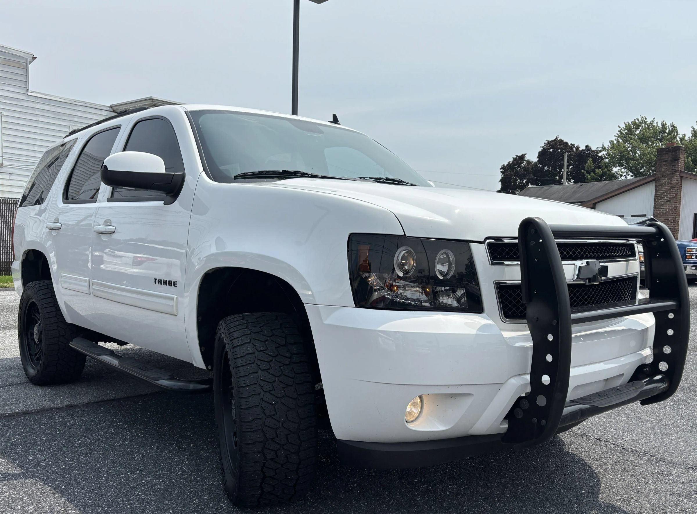Used 2014 Chevrolet Tahoe LT w/ Luxury Package AWD/4WD image 3