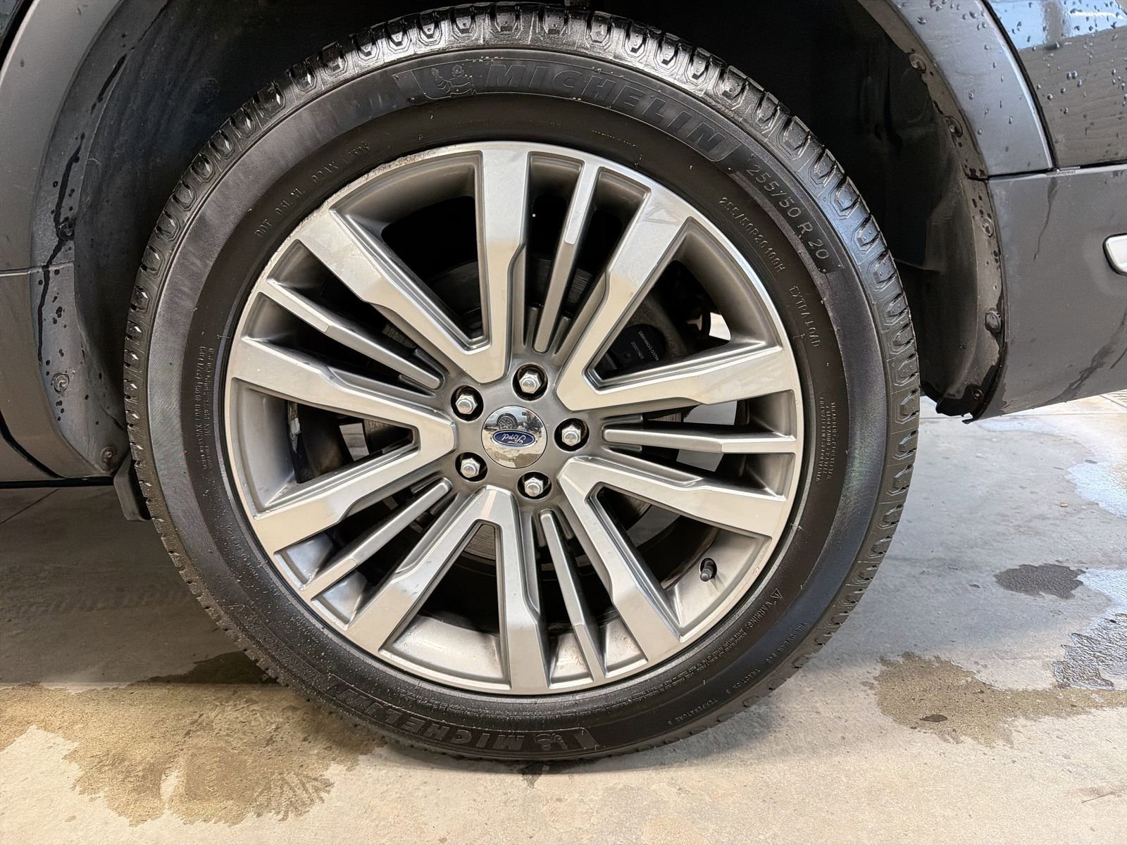 Used 2018 Ford Explorer Platinum image 19