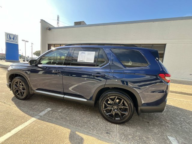 Certified 2025 Honda Pilot Touring image 8
