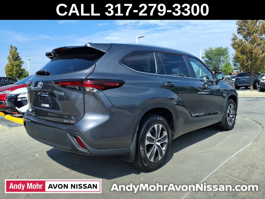 Used 2024 Toyota Highlander XLE AWD/4WD image 7