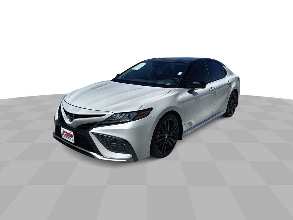 Used 2022 Toyota Camry XSE FWD image 1