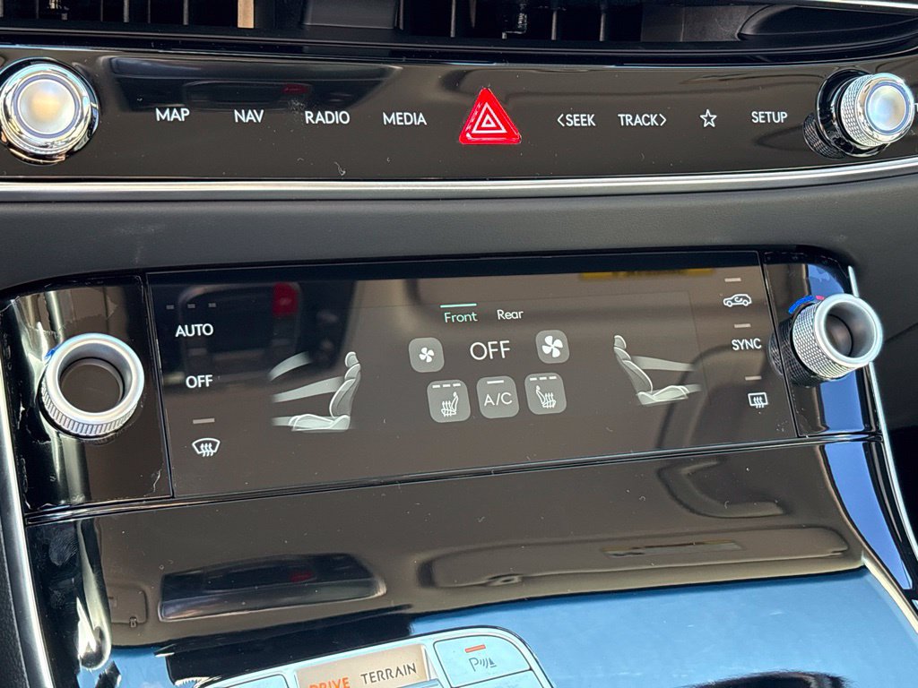 New 2027 Genesis GV70 2.5T AWD/4WD image 16