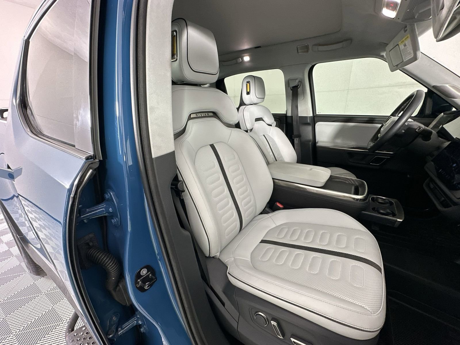 Used 2023 Rivian R1T Adventure AWD/4WD image 25