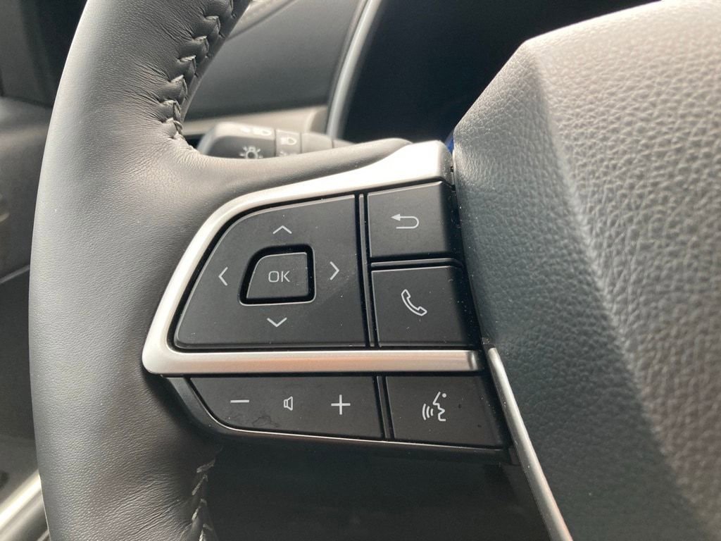 Certified 2025 Toyota Highlander Limited image 17