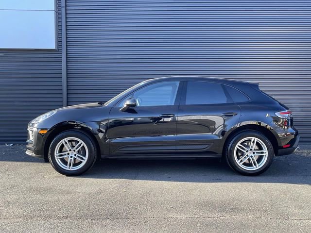 Certified 2025 Porsche Macan image 2