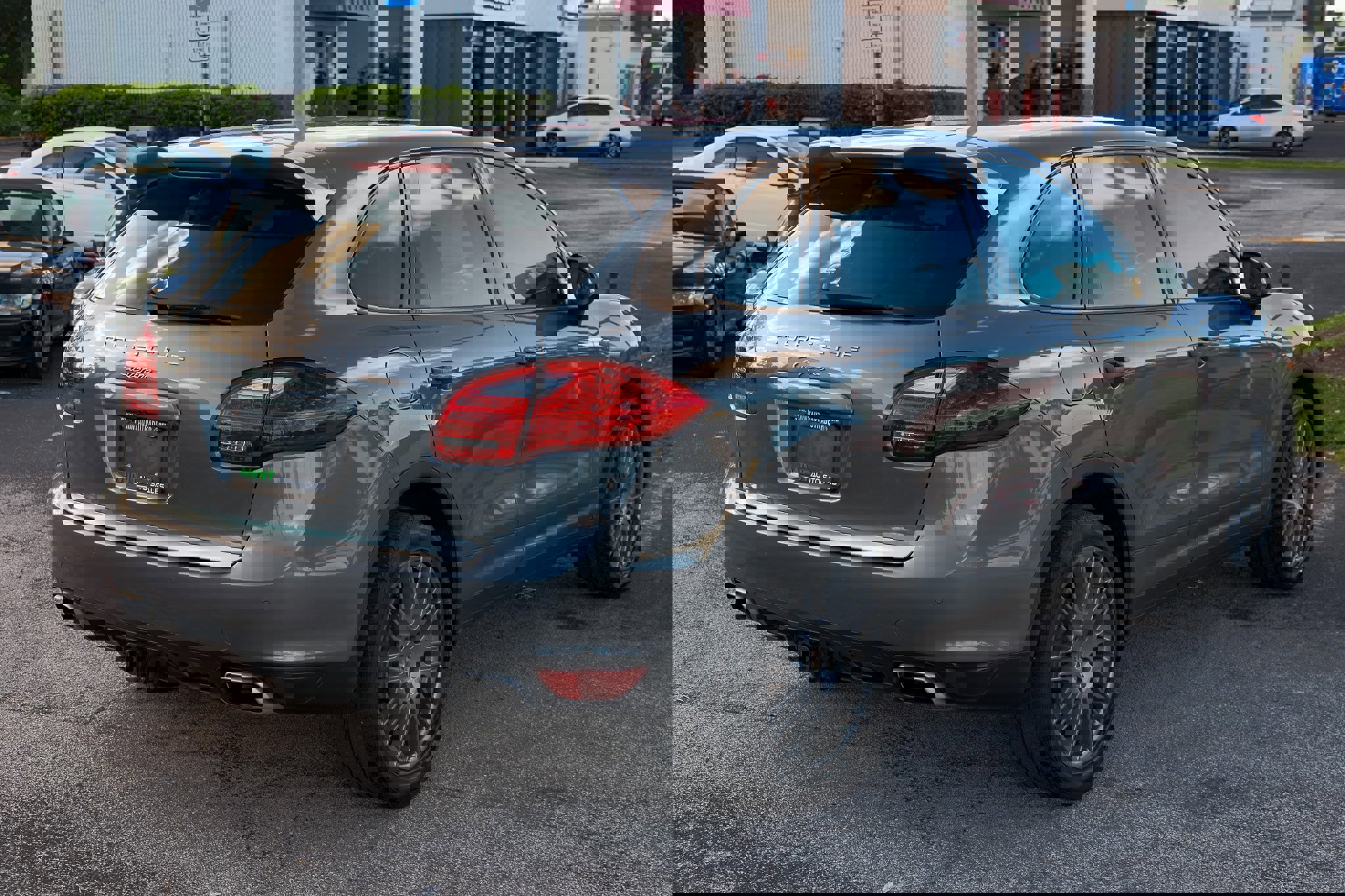 Used 2014 Porsche Cayenne Platinum Edition image 16