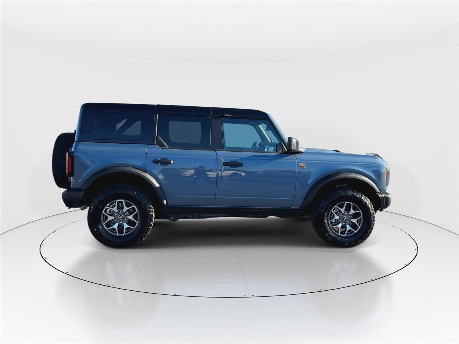 Used 2025 Ford Bronco Badlands image 9