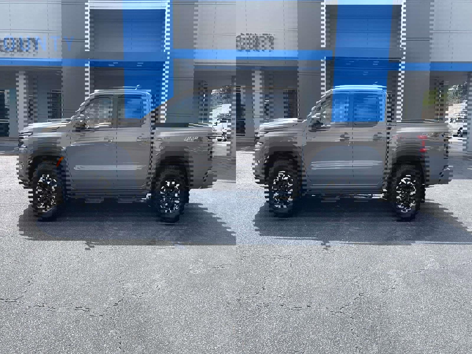 Used 2023 Nissan Frontier PRO-4X w/ Pro Convenience Package image 6