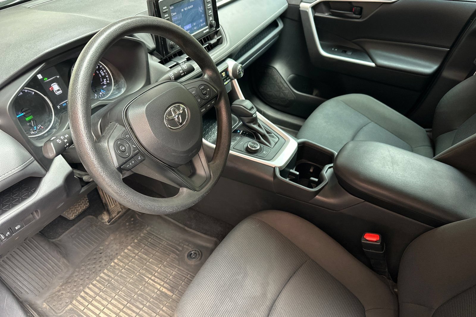 Used 2022 Toyota RAV4 LE AWD/4WD image 11