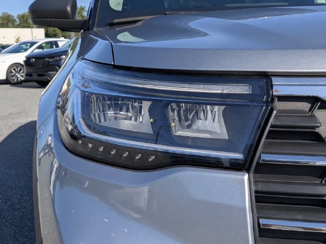 Used 2025 Ford Explorer Active w/ Active Comfort Package RWD image 9