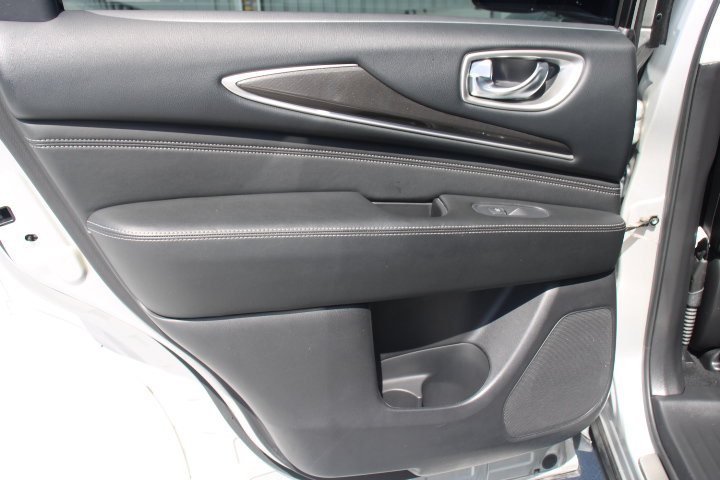 Used 2016 INFINITI QX60 Luxe w/ Premium Plus Package AWD/4WD image 13
