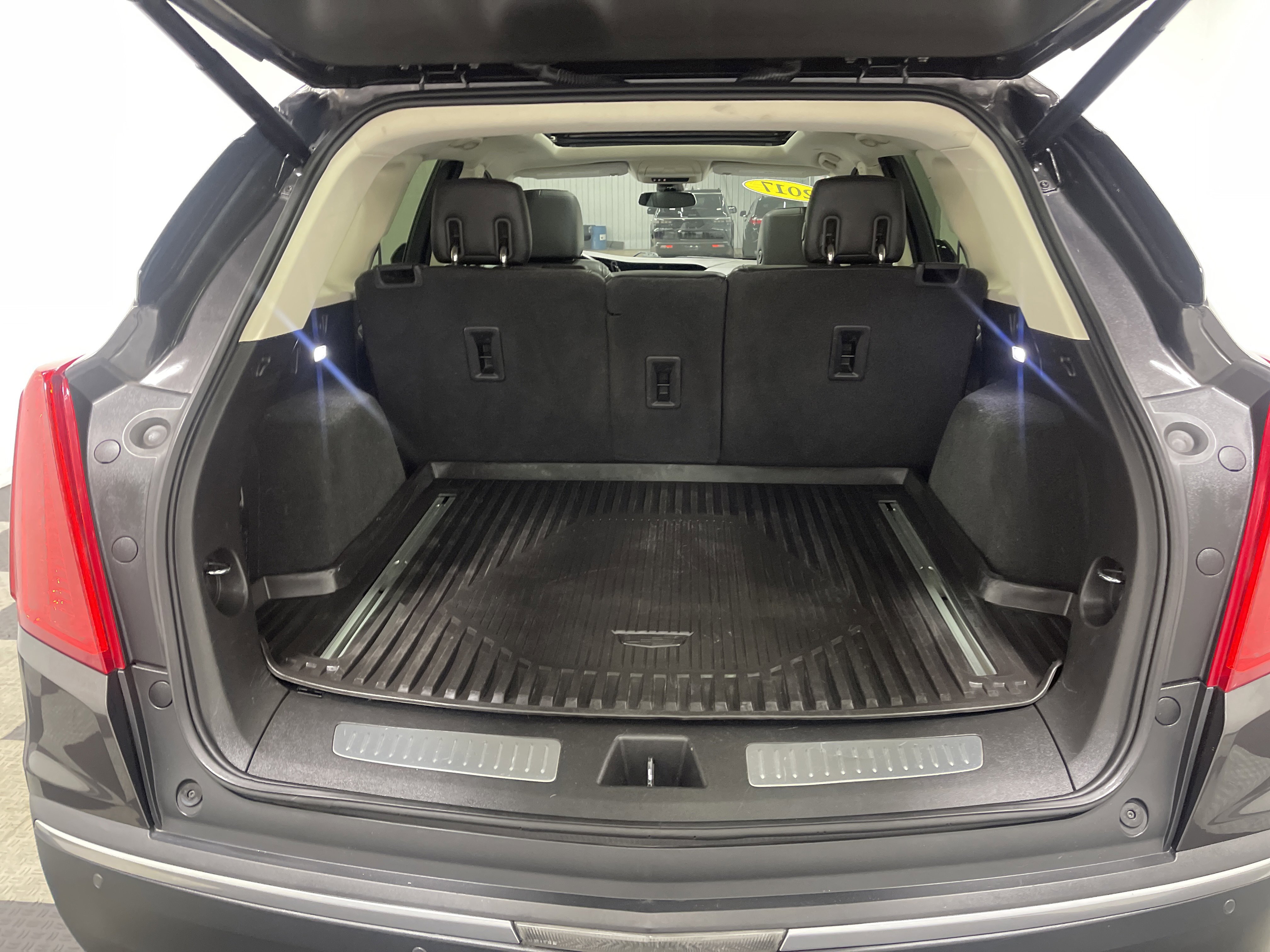 Used 2017 Cadillac XT5 Luxury w/ Driver Awareness Package image 18