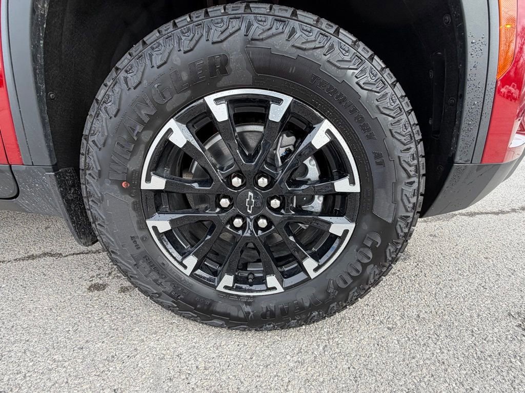 Used 2025 Chevrolet Traverse Z71 w/ Driver Confidence Package image 25