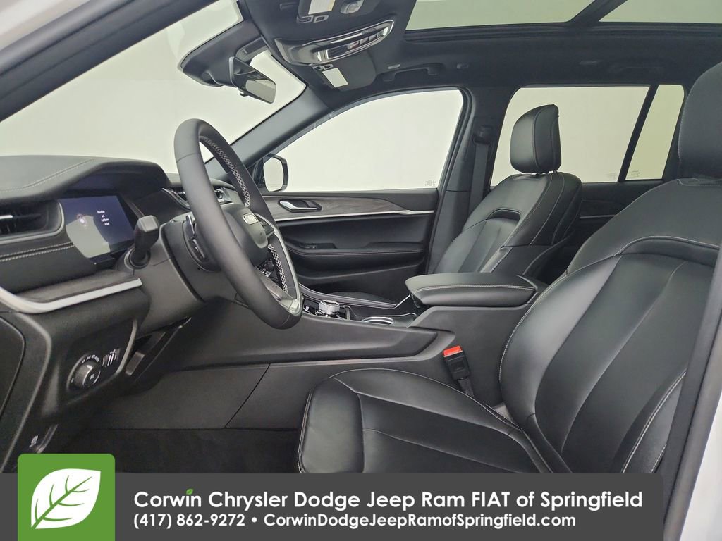 Certified 2025 Jeep Grand Cherokee Limited w/ Black Appearance Package AWD/4WD image 19