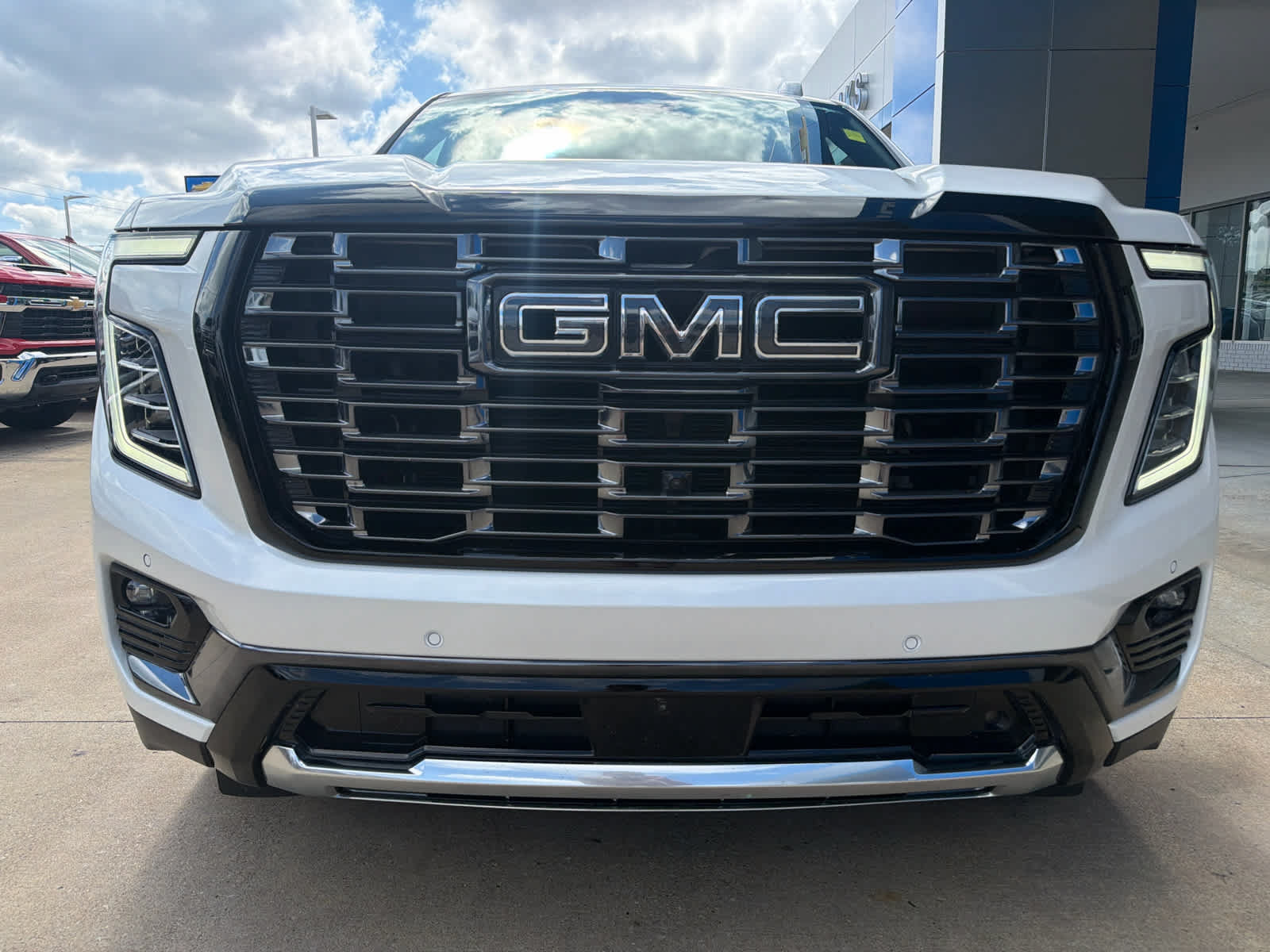 Used 2025 GMC Yukon XL Denali Ultimate AWD/4WD image 11