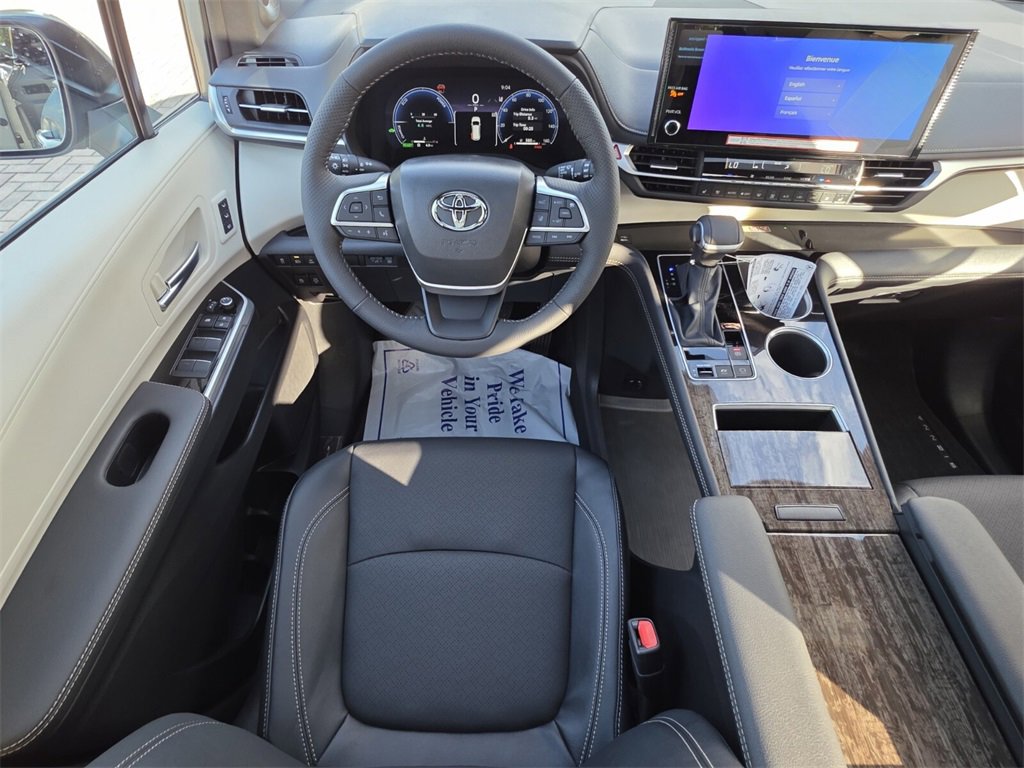 New 2025 Toyota Sienna Platinum image 6