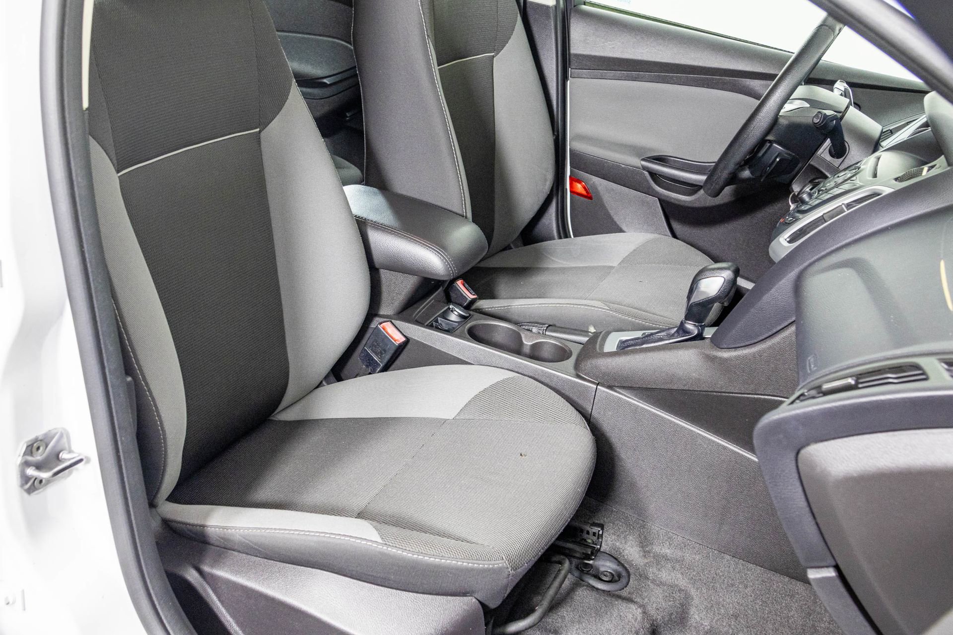 Used 2013 Ford Focus SE image 40