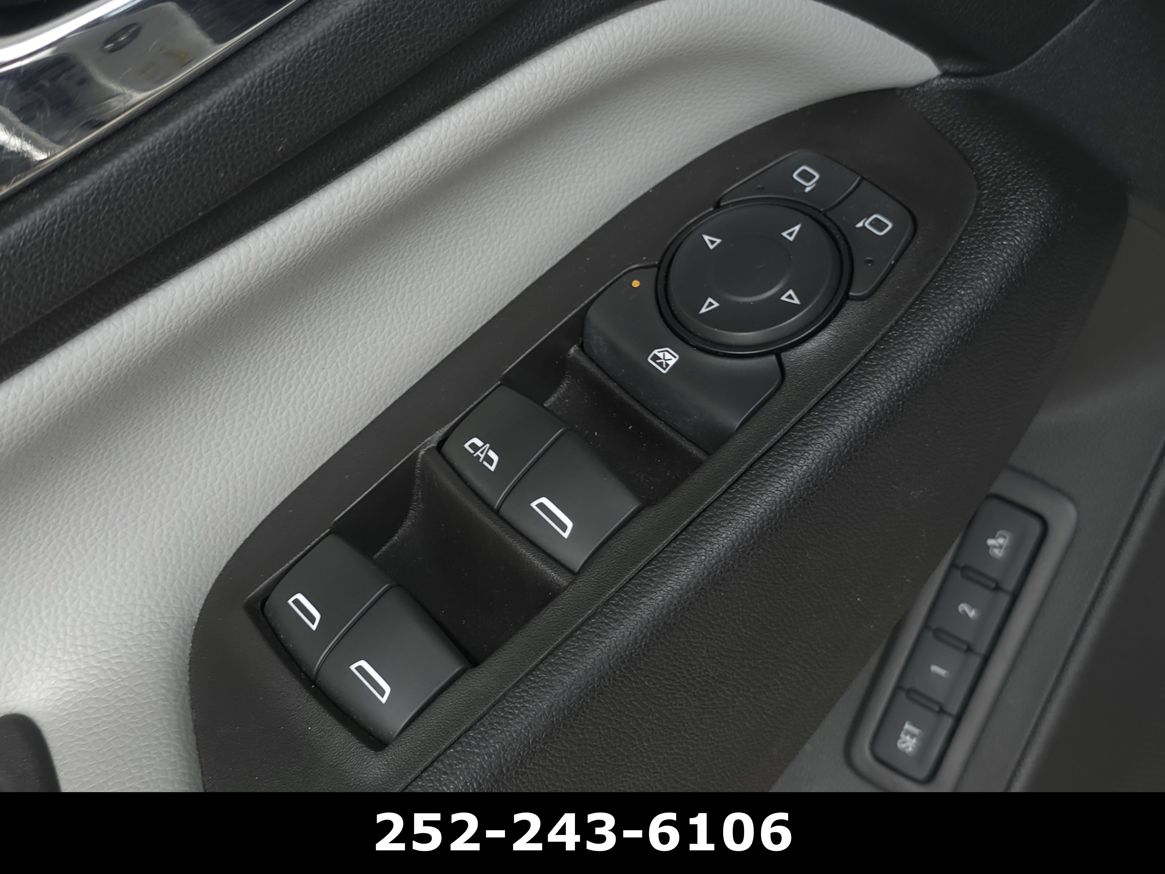 Used 2020 Chevrolet Equinox Premier FWD image 25