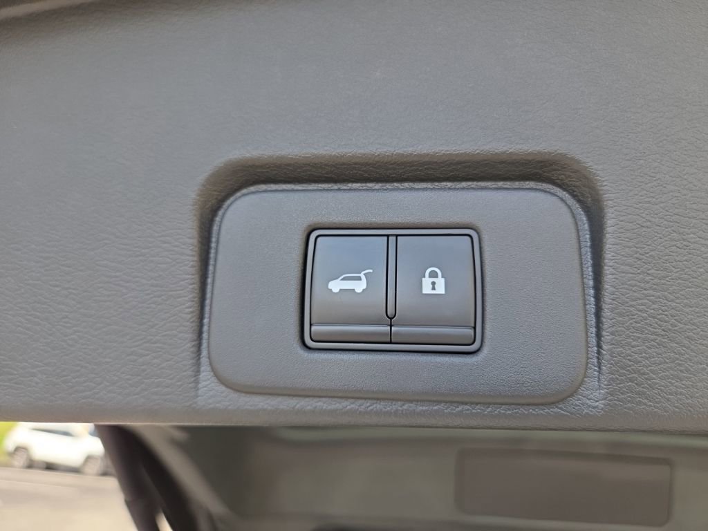 Used 2022 Nissan Rogue SV w/ SV Premium Package image 12