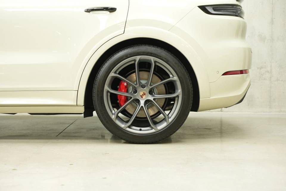 New 2026 Porsche Cayenne GTS image 44