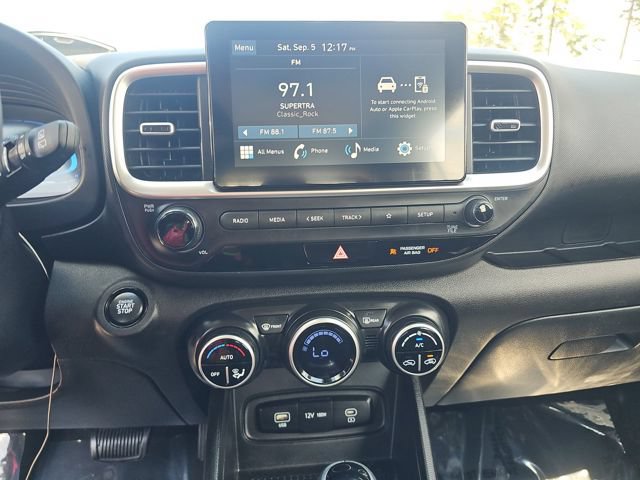 Used 2025 Hyundai Venue SEL FWD image 7