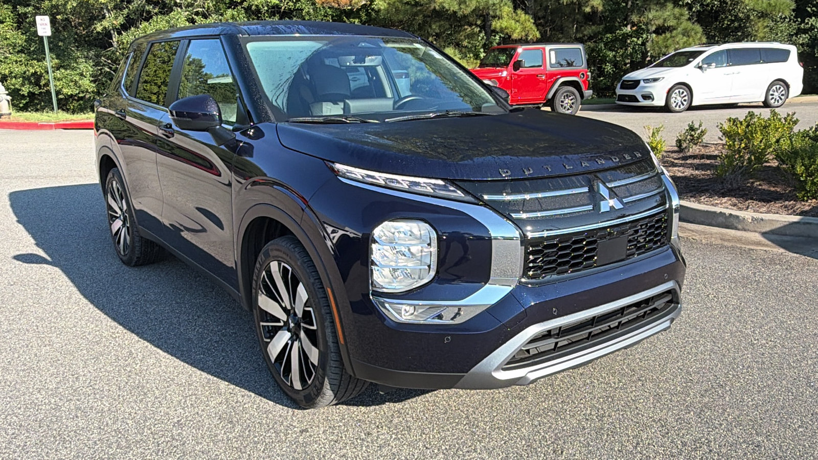 Used 2025 Mitsubishi Outlander SE FWD image 5