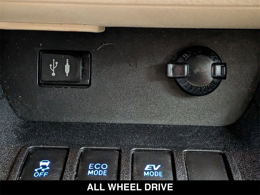 Used 2014 Toyota Highlander Limited Platinum image 24