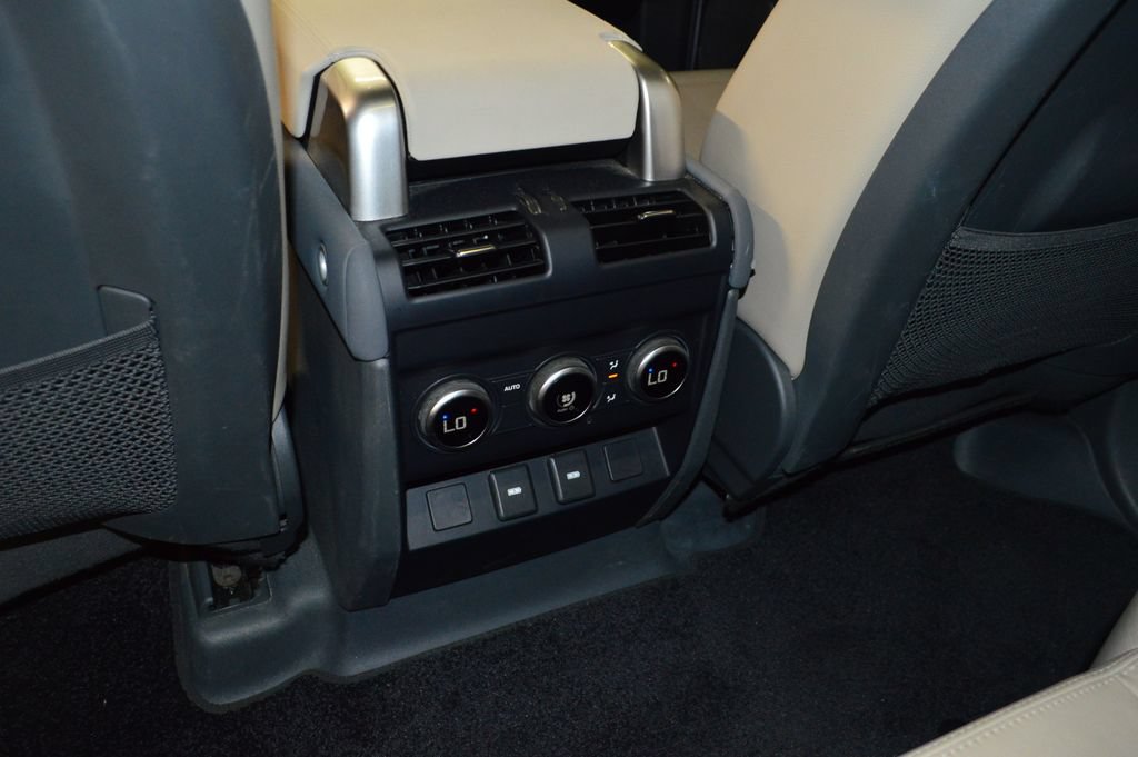 Used 2023 Land Rover Defender 130 SE AWD/4WD image 33