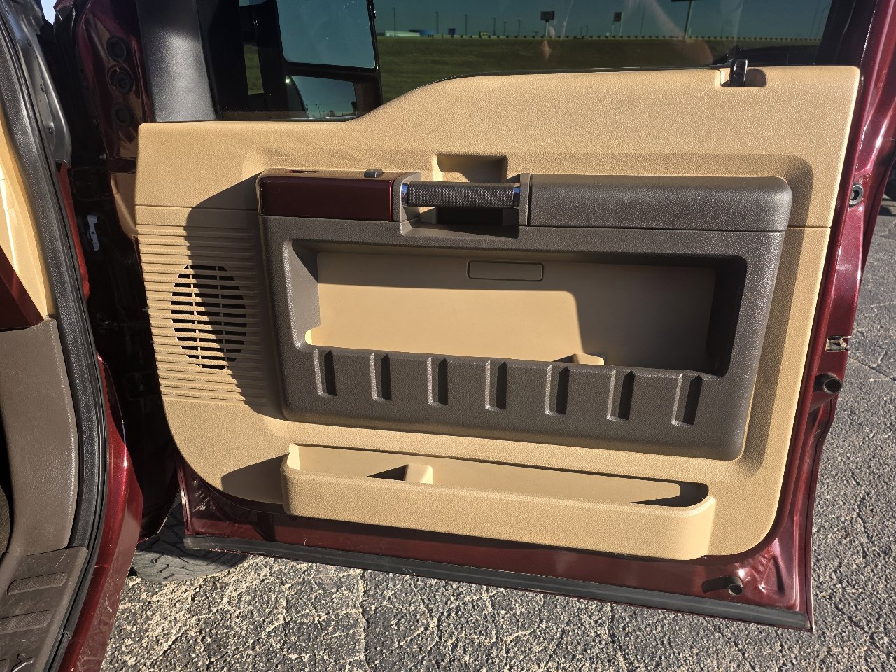 Used 2011 Ford F250 Lariat w/ Lariat Interior Pkg image 16