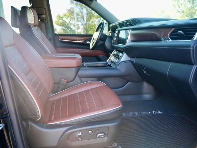 Used 2023 GMC Yukon XL Denali Ultimate image 8