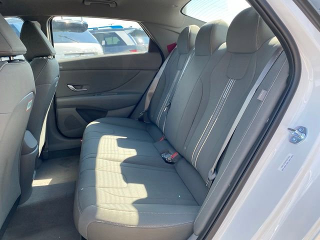 New 2025 Hyundai Elantra SEL image 31