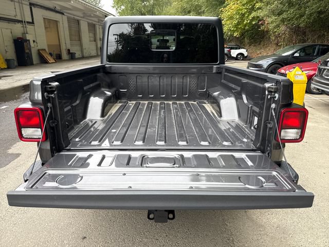 Used 2023 Jeep Gladiator Sport AWD/4WD image 12