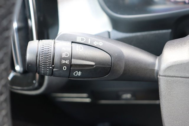 Used 2024 Volvo XC40 B5 Core image 20