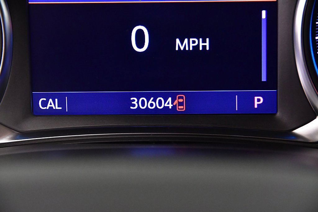 Used 2023 Chevrolet Traverse LT w/ Rear Camera Mirror Package image 17