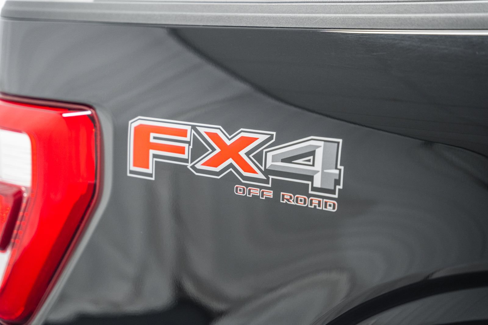 Used 2023 Ford F150 Lariat w/ Equipment Group 502A High image 18