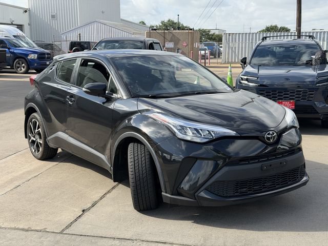 Used 2021 Toyota C-HR XLE FWD image 3