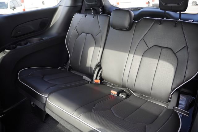 New 2026 Chrysler Pacifica Limited w/ S Appearance Package image 13